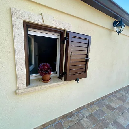 Dora Apartment